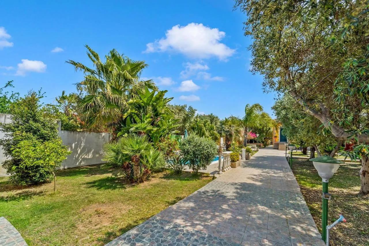 Villa Angela Quartu SantʼElena 0*,